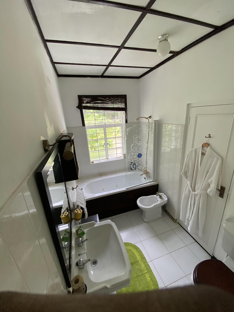 Barbados Chi Guest House