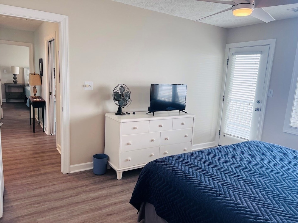 Sunny Times 4 Bedroom Home by RedAwning