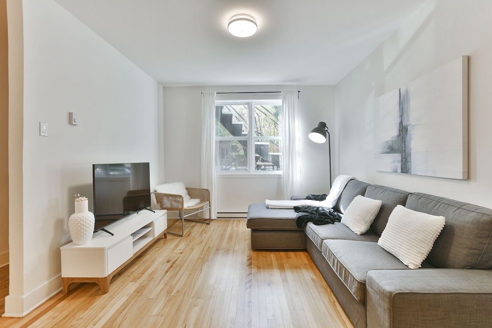 Lovely 1BR - 5mins from Laurier Metro - Image 1