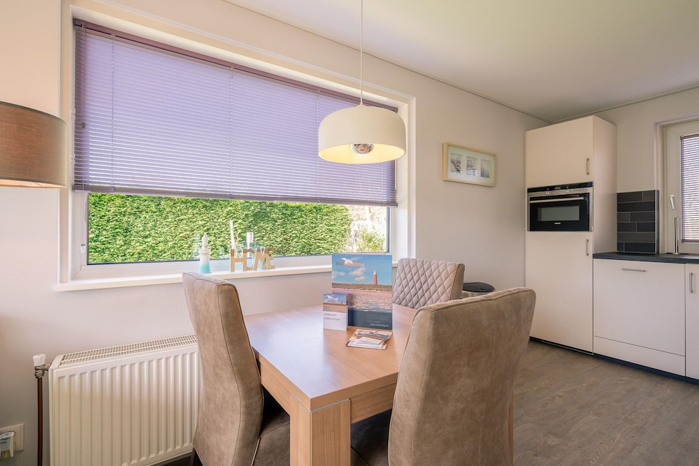 Charming Detached Bungalow for 4 People