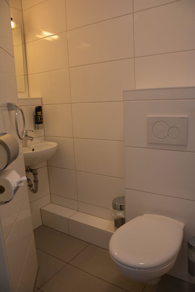 Frankfurt Vacations - Mosel Hotel Frankfurt - Property Image 18