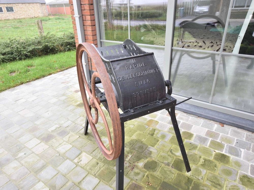 Holiday Home in Alveringem Near Beach