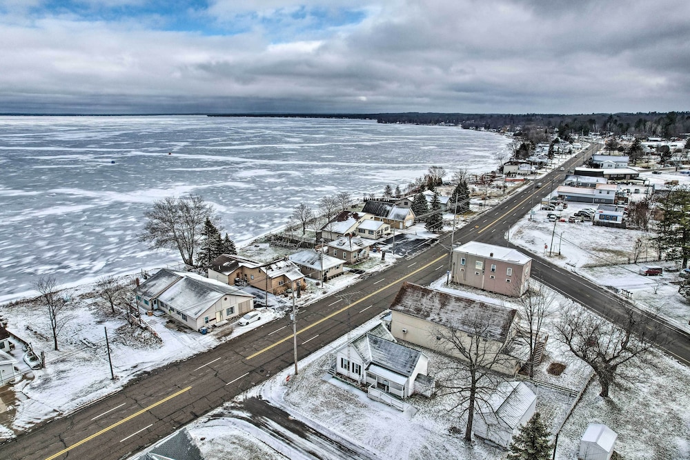 Historic Houghton Lake Getaway Near Shoreline - Property Image 4