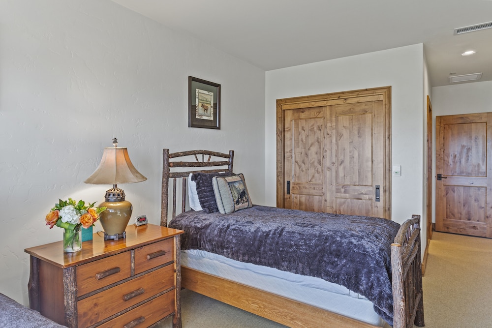 Shooting Star Lodge at Deer Valley Resort - Two Bedroom Residence #203 2 Condo
