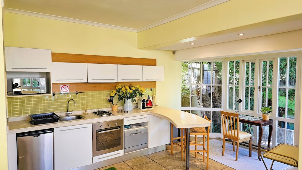 Cheerful Cottage set in Beautiful Garden