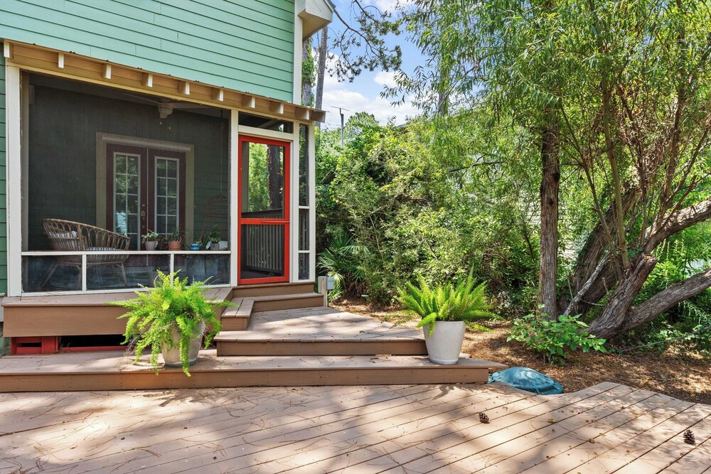 Bayou Bungalow by Avantstay Walk to Boat Ramp & Bay Private Yard