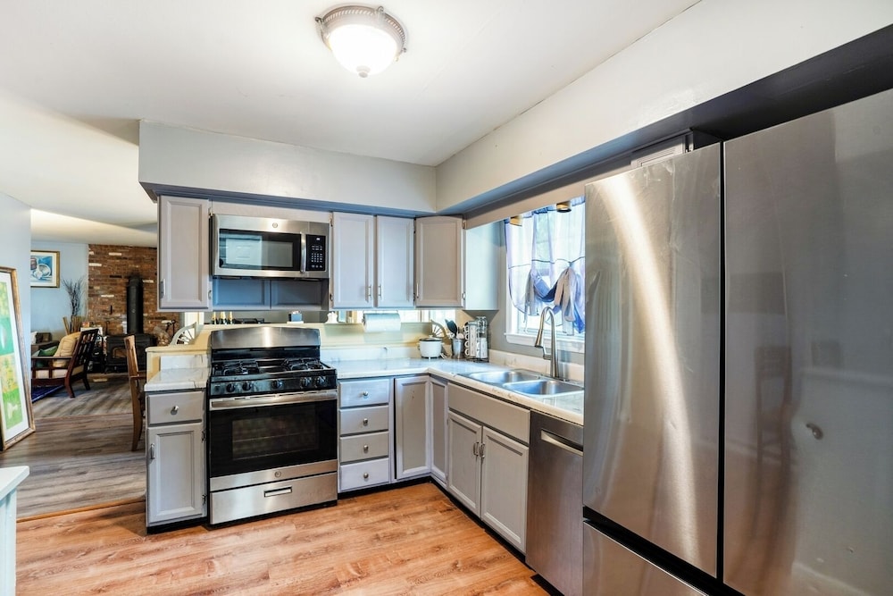 Wallkill 4BR Retreat Large Yard + Pet Friendly