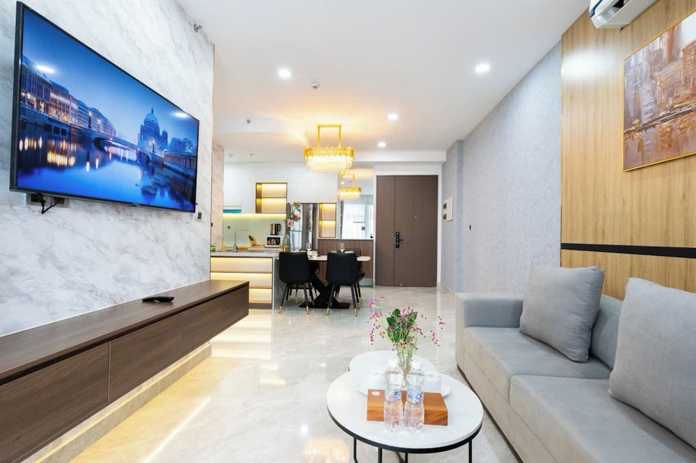 2BR Luxury in District 7