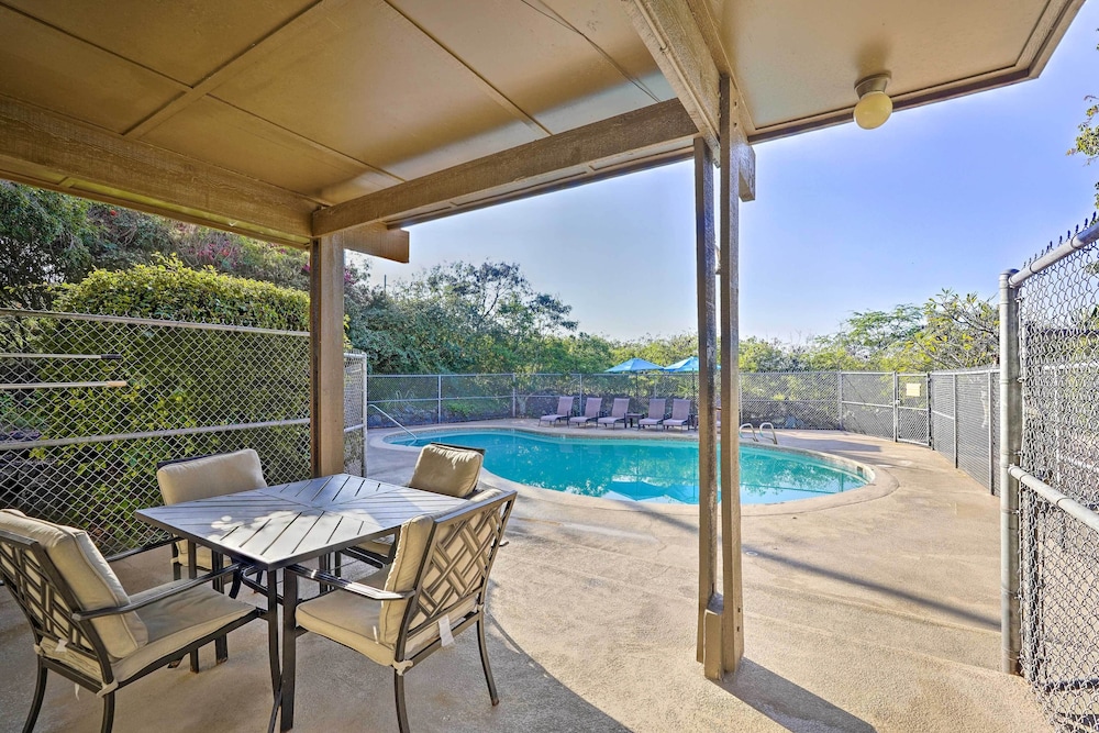Airy Kailua-kona Condo < 1 Mi to Beach + Town