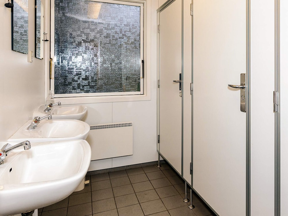 Holiday Home With Shared Bathroom, Kitchen