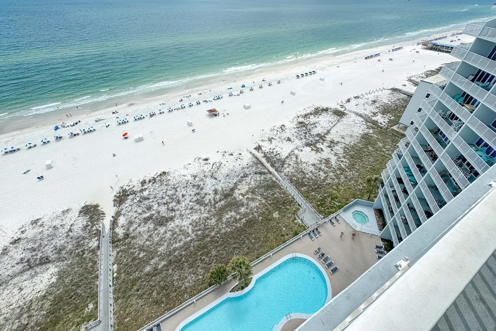 Lighthouse Condos by Hosteeva