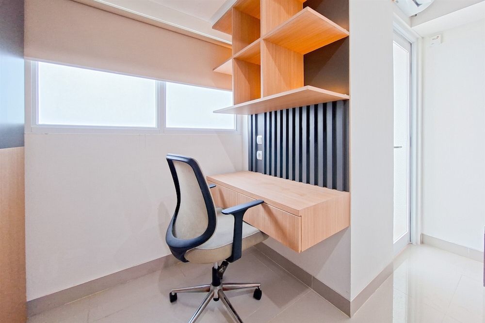 Studio Near Krl Station At Cisauk Point Apartment