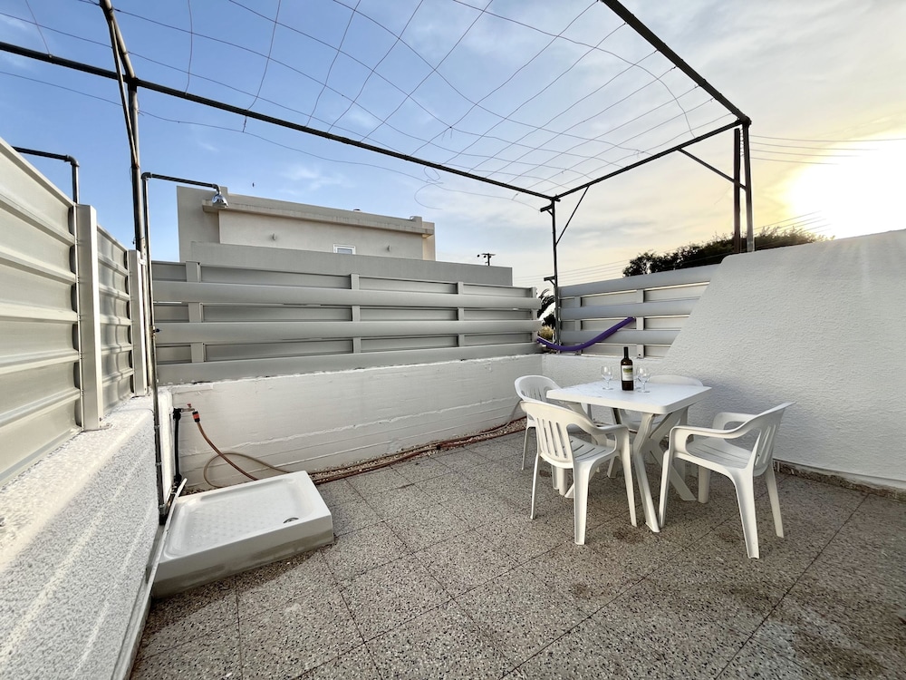 79 AN - Stay Nissi Chrysland Studio 111