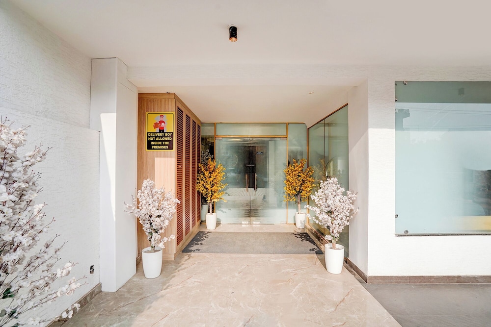 Fabhotel Amrit Luxury Inn
