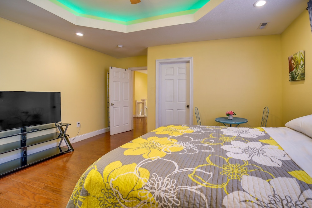 Inviting Connellsville Getaway w/ Deck! view 4