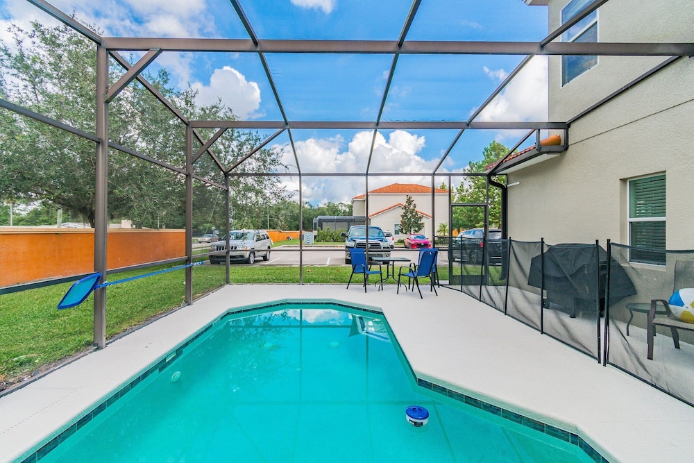 4BR Townhome w/ Pool in Bella Vida Resort