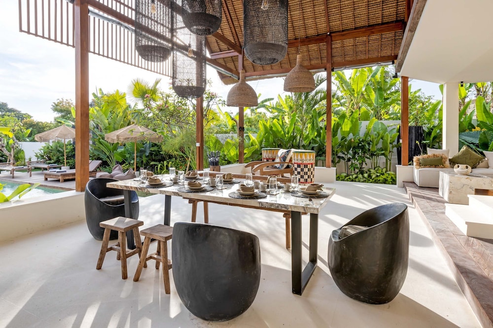 Villa Chempaka by Alfred in Bali - New Luxe Tropical 4BR Dream Villa in Canggu