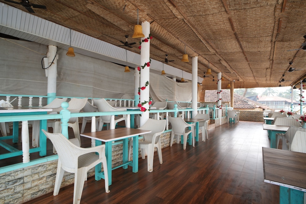 Janet & Johns Beach Resort Since 1989