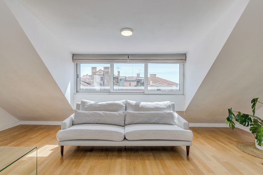 Heritage Carollini, Two-Story Residence