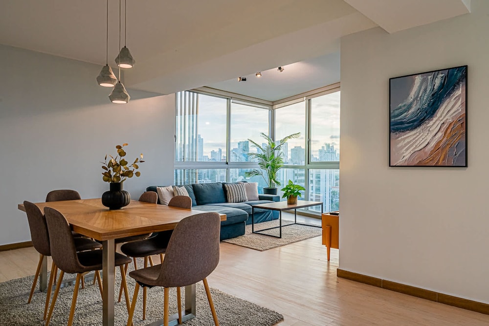 w Prestigious 2BR w Perfect Balcony View