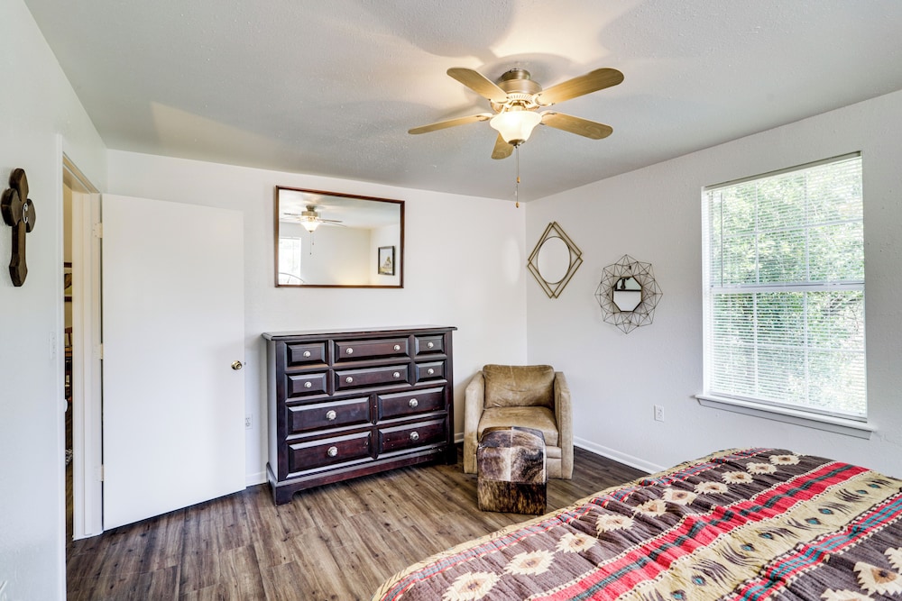 1 Mi to Downtown & Shopping: Quiet Brenham Home