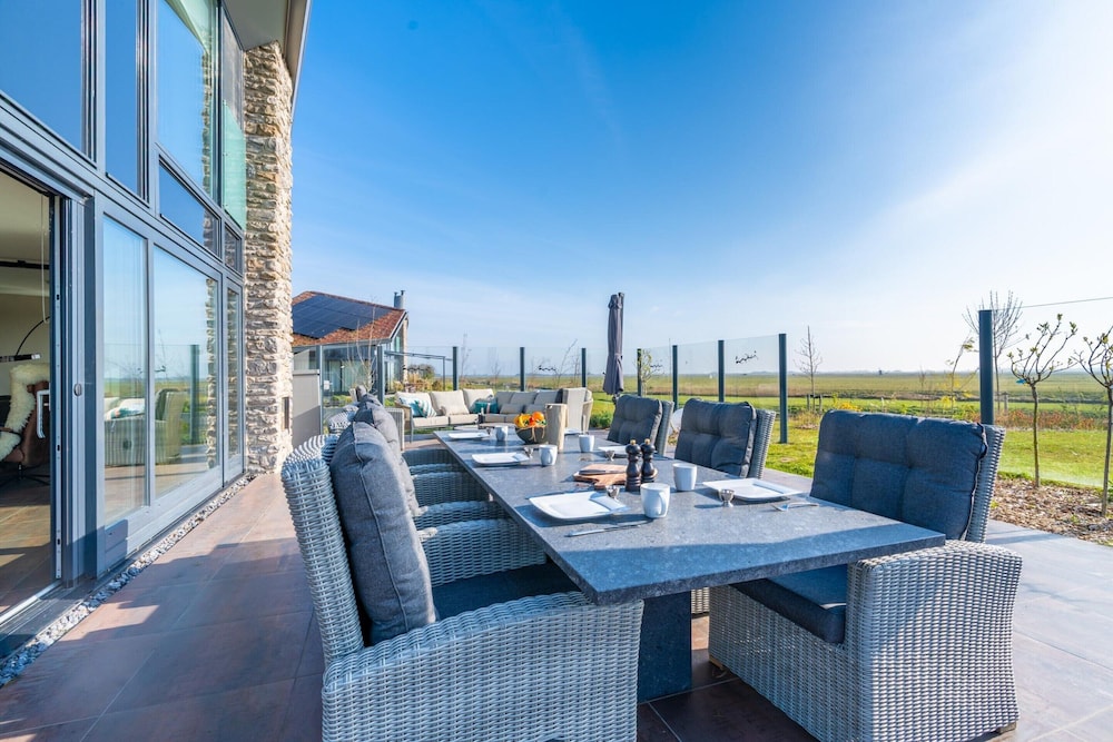 Modern, Luxurious and Sustainable Nature Villa