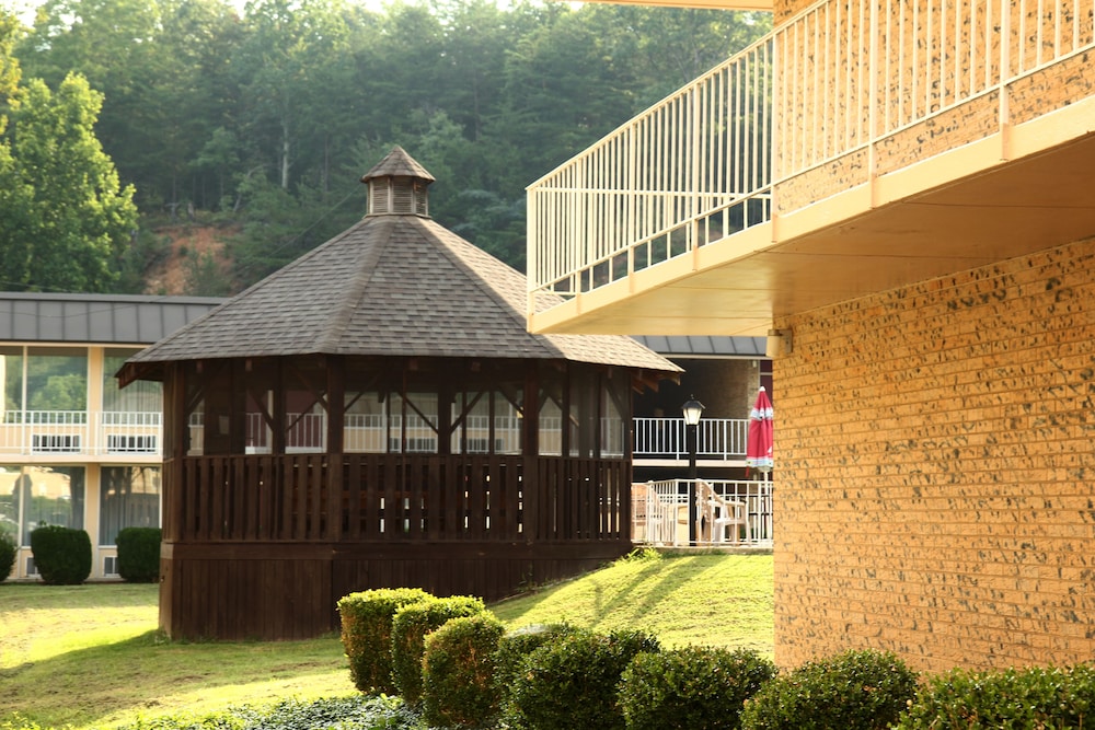 Collinsville Vacations - Quality Inn Dutch Inn - Property Image 21