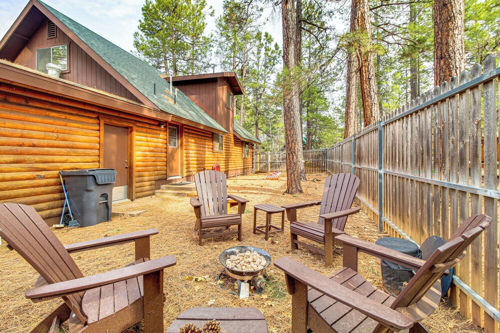 5 Mi to Woodland Lake Park: Cabin in Pinetop!