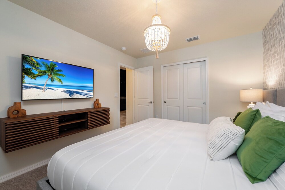 Dazzling New 7BR Villa  Disney Theme Rms