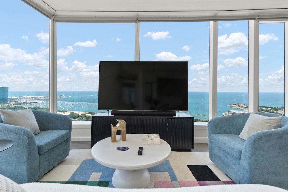 Panoramic Lake Views Premier Amenities for Groups