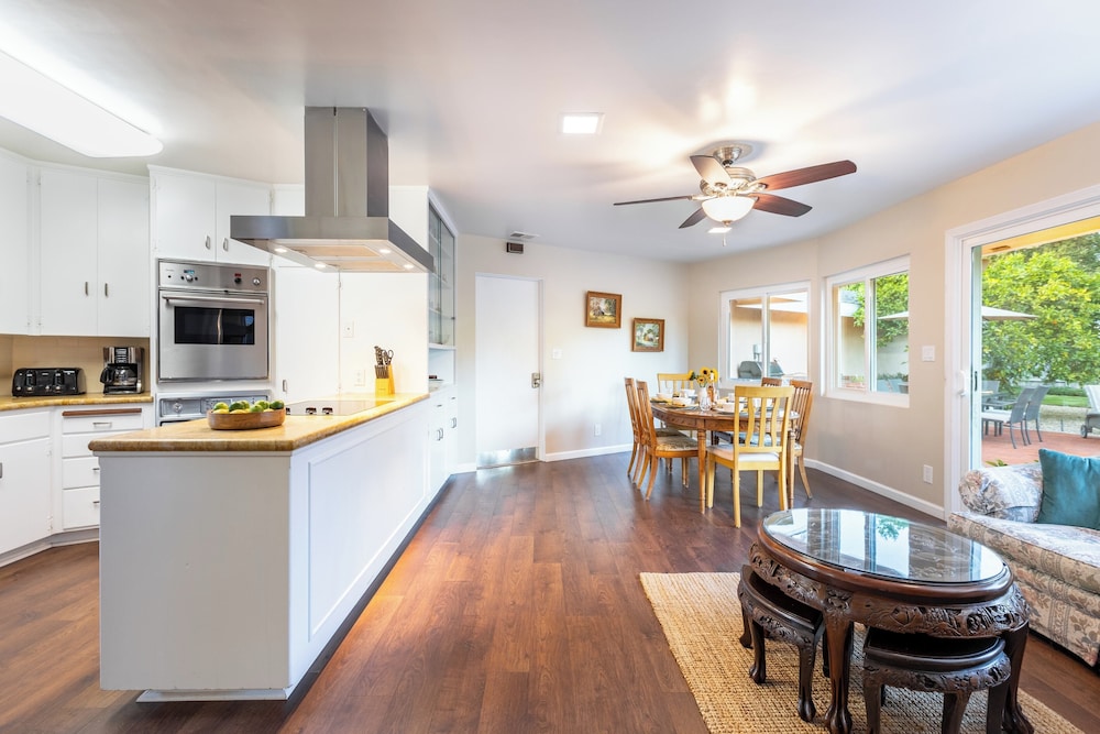East Valley Manor by Avantstay Minutes to the Beach