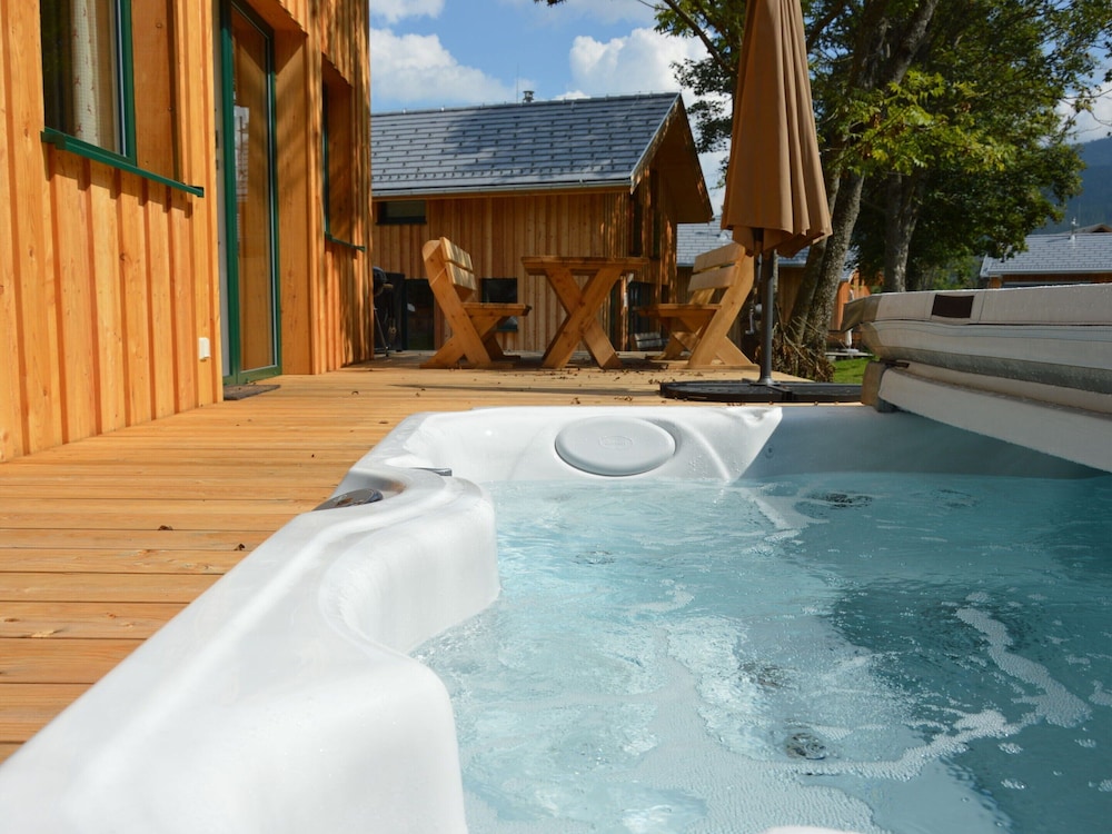 Lush Chalet With hot tub