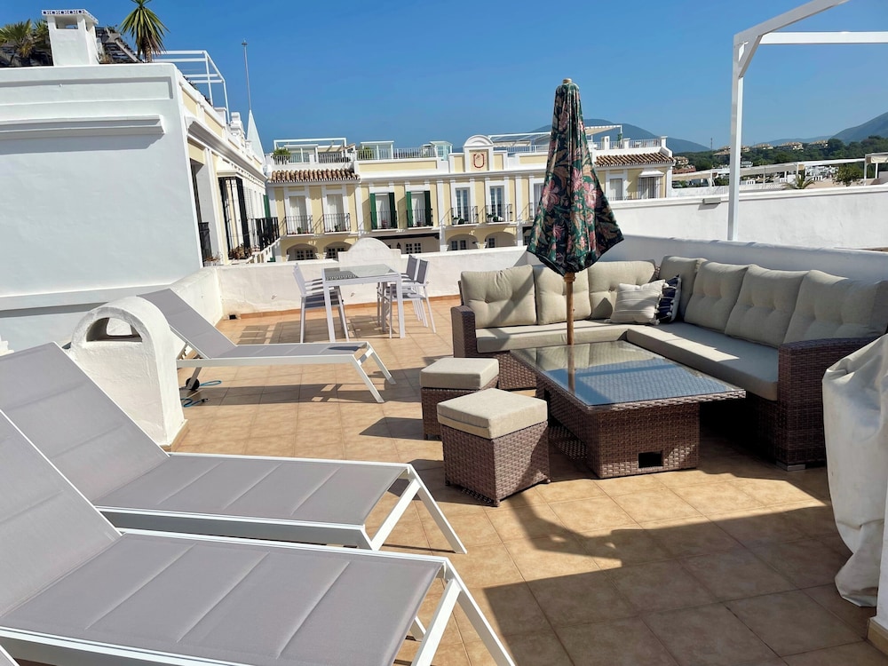 Marbella - House - Sleeps 4 - Pool - Parking