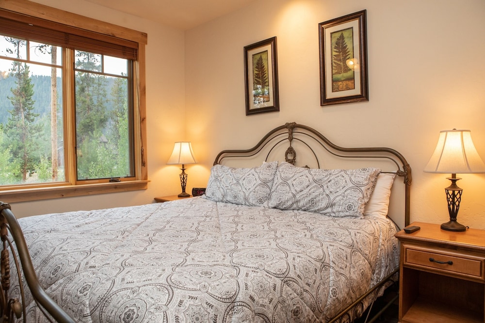 6506 Settlers Creek Townhomes by RedAwning