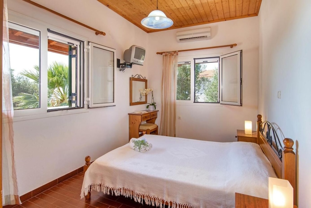 Olympia Paxos Apartment