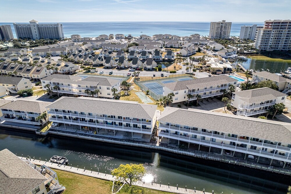 Sandpiper Cove 3104 2 Bedroom Condo by RedAwning