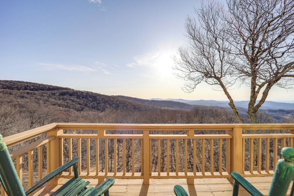 3 Mi Beech Mtn Resort: Cozy Studio w/ Deck & View!