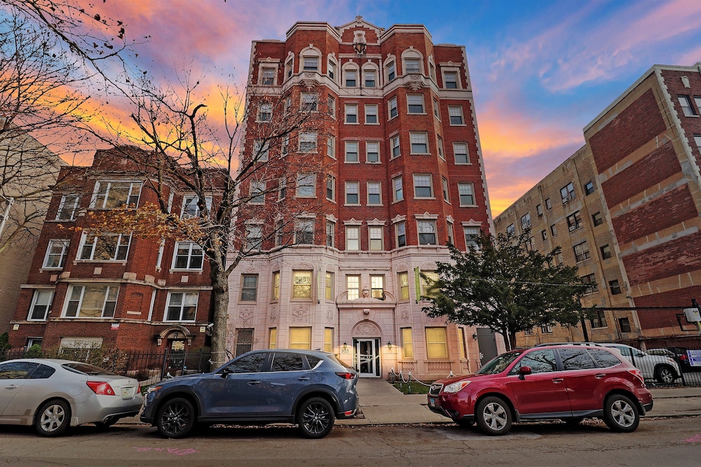 Lively 1BR - Kenwood 408