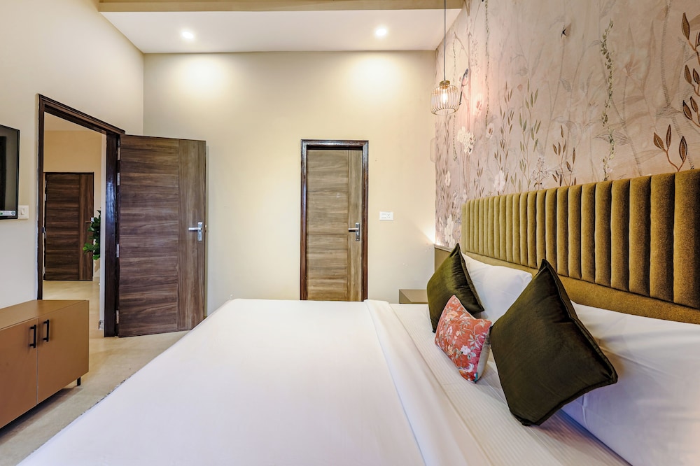 Alaya Stays Veera Serina 3 BHK with Pool