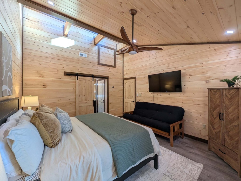 Ern802 - Bear Olympics 3 Bedroom Cabin