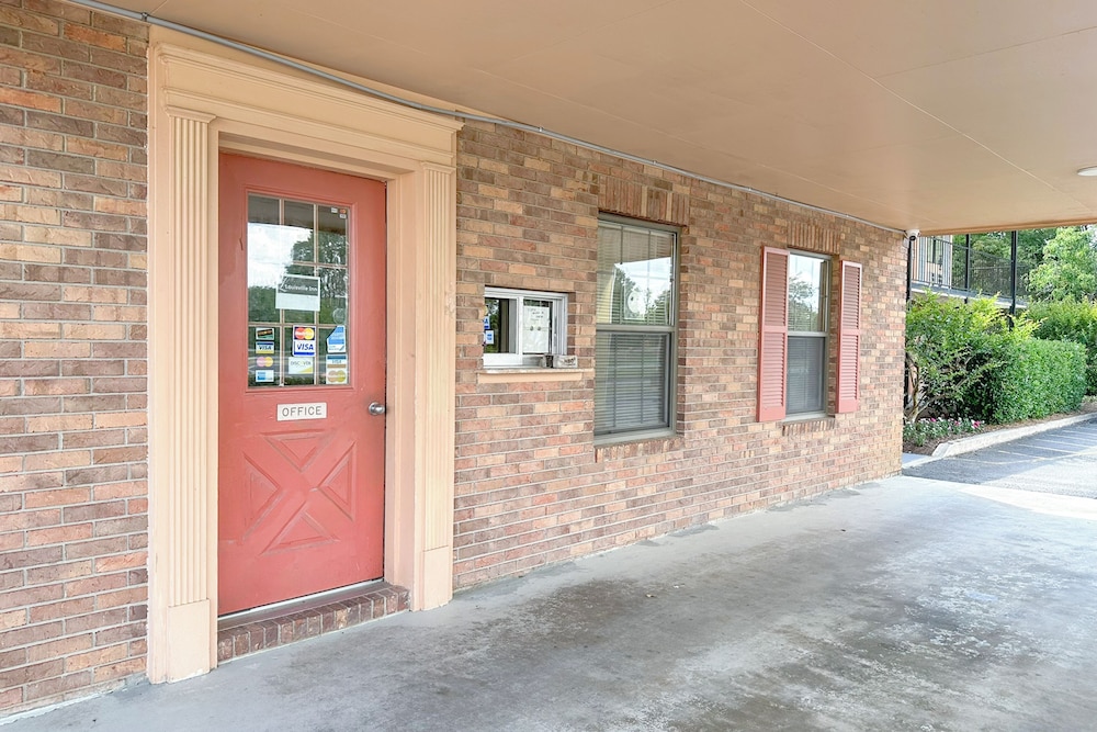 Louisville Inn By Oyo Louisville Municipal Airport