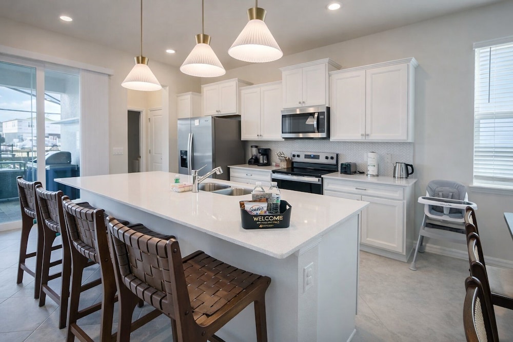 Luxury 5BR Home w/ Pool, Cinema & Game Room