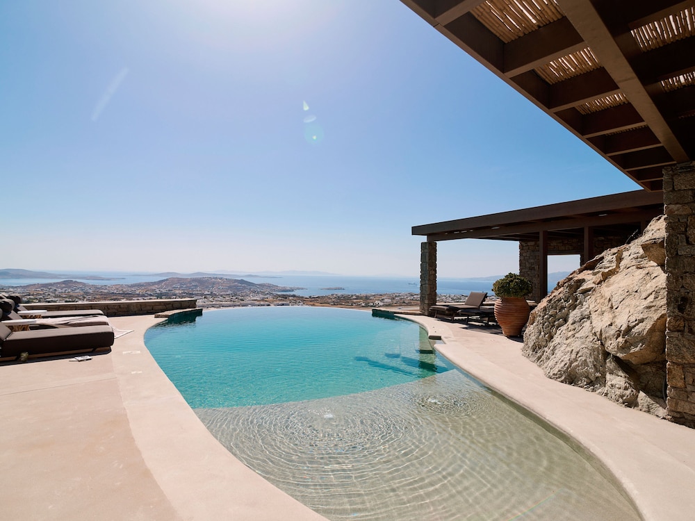 Kounoupas Complex by Mykonos Rocks