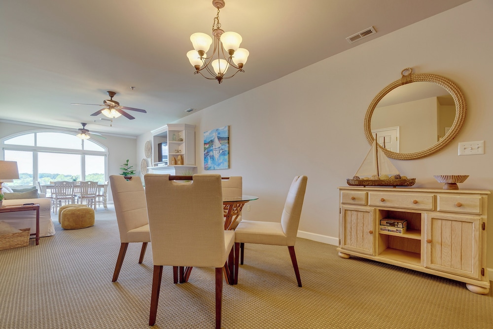 Community Pools & Beach: Smith Mountain Lake Condo