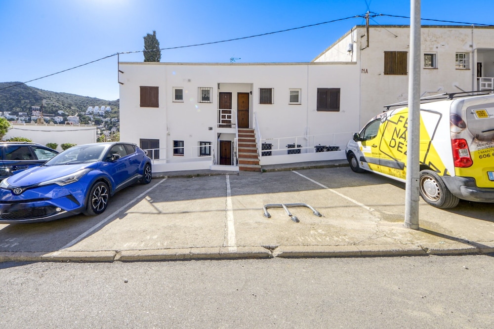 Apartment in Rosas Near Playa de Canyelles