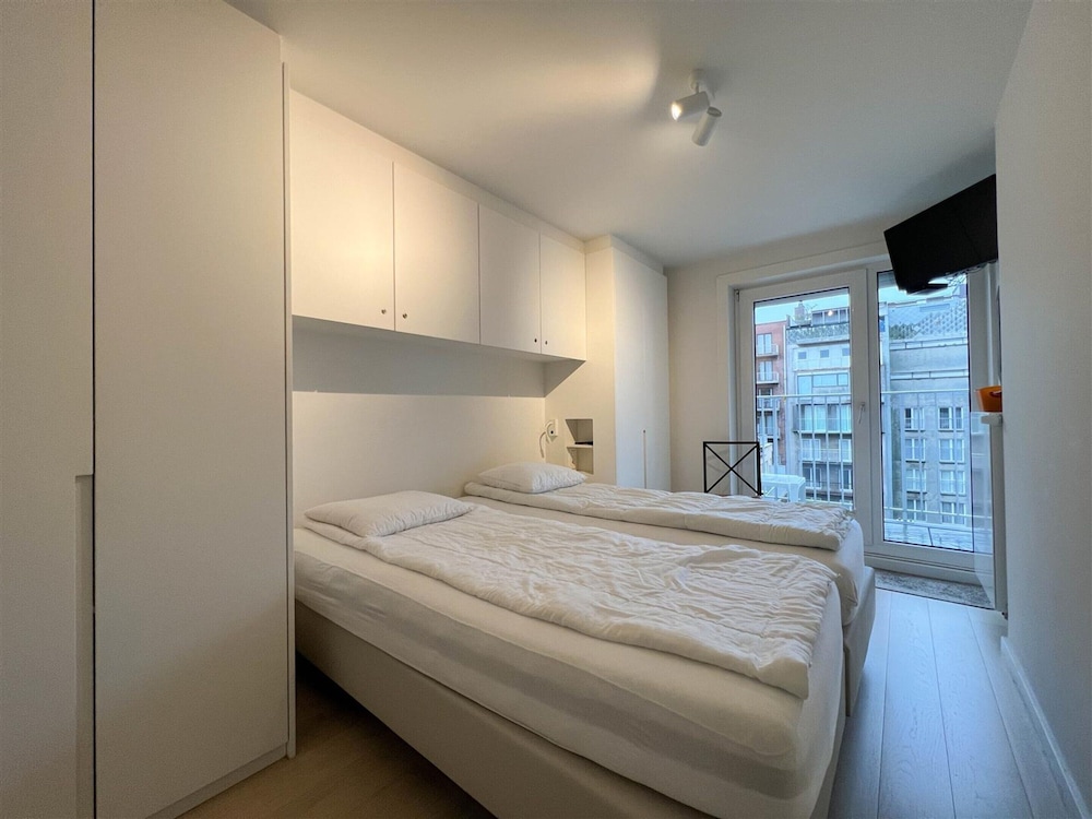 Apartment in Duinbergen With Sea Views