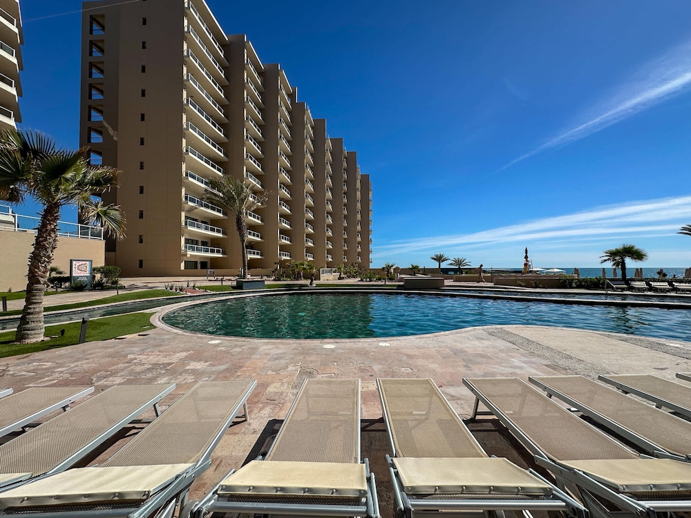 Sandy Beach 2BR Beachfront Getaway