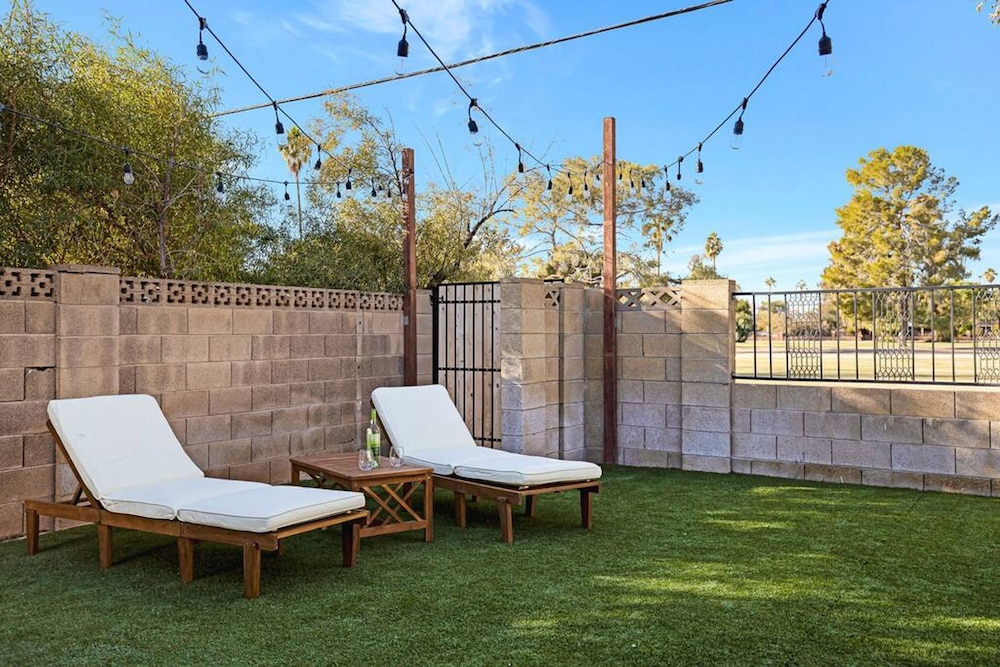 Huge Golf Course Home-free Heated Pool Theatre Gym