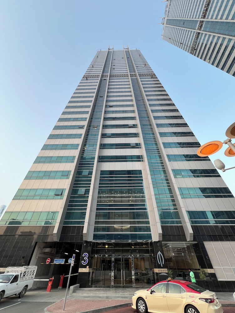 Handsome 1BR in Armada Tower 3