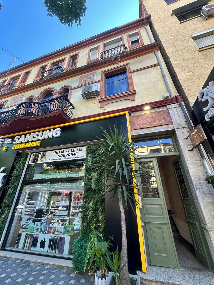 SA Studio 24